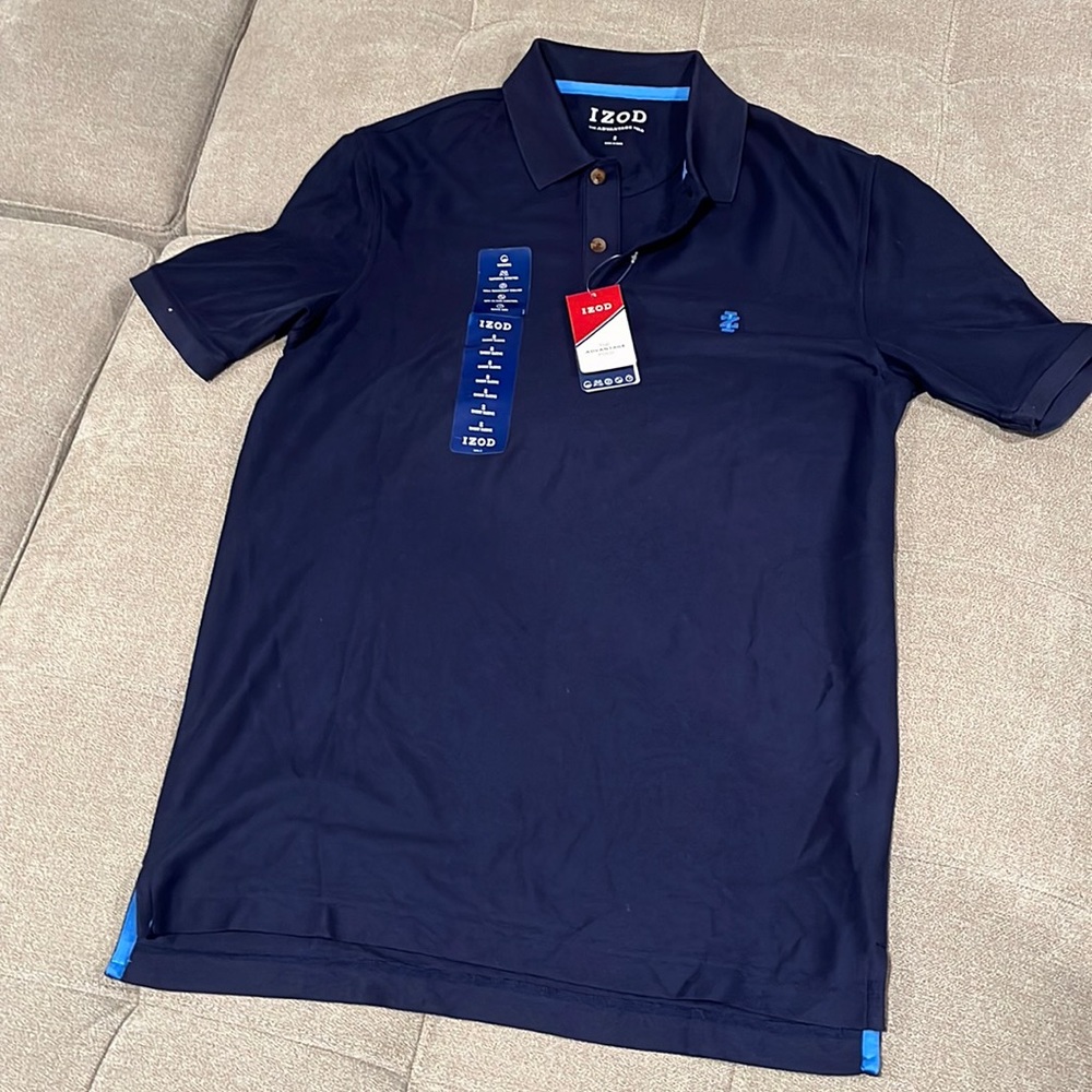 Men’s Izod short sleeve polo shirt.